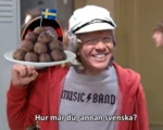 How do you do fellow kids - meemikuvassa Steve Buscemillä Heikki Silvennoisen pää Kummelin Jag tycker om Lennart-musiikkivideosta, olkapäällä rullalaudan sijaan lautasellinen lihapullia, jossa pieni Ruotsin lippu. Alla teksti: Hur mår du, annan svenska?